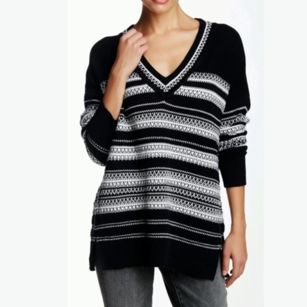 Vince Women's Black Textured Stitch V-neck Sweater